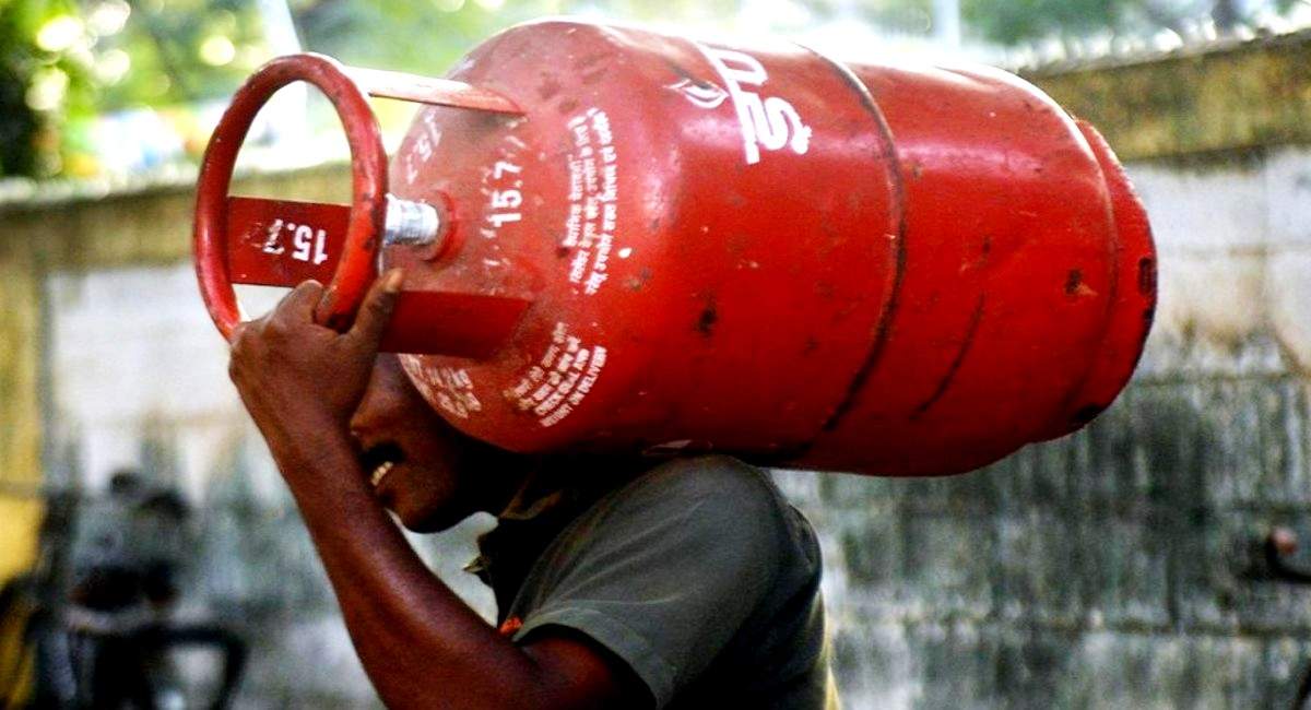 LPG Gas Cylinder को लेकर राहत भरी खबर, केंद्रीय पेट्रोलियम मंत्री ने किया यह ऐलान